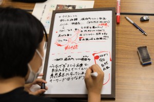 アンケートまとめ作業の様子