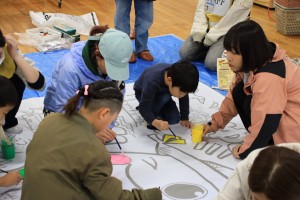 参加者が作画を行っている様子1