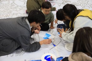 参加者が作画を行っている様子2