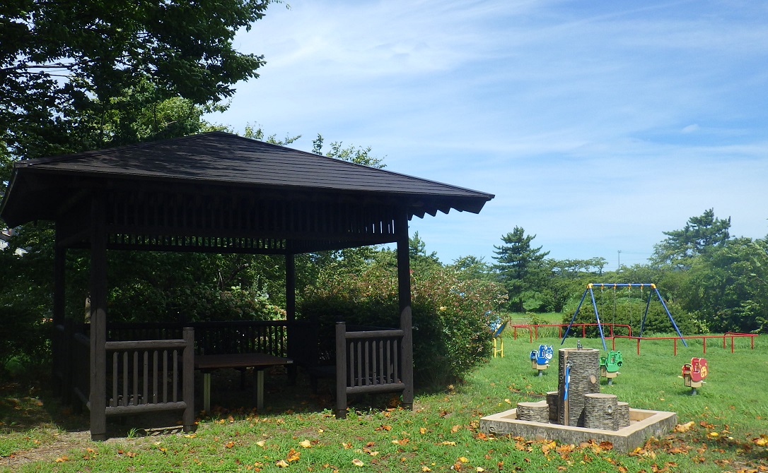 河川公園_下野沢やすらぎ公園_東屋と水飲み場