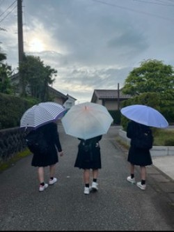 小中高生優秀_雨上がりの日