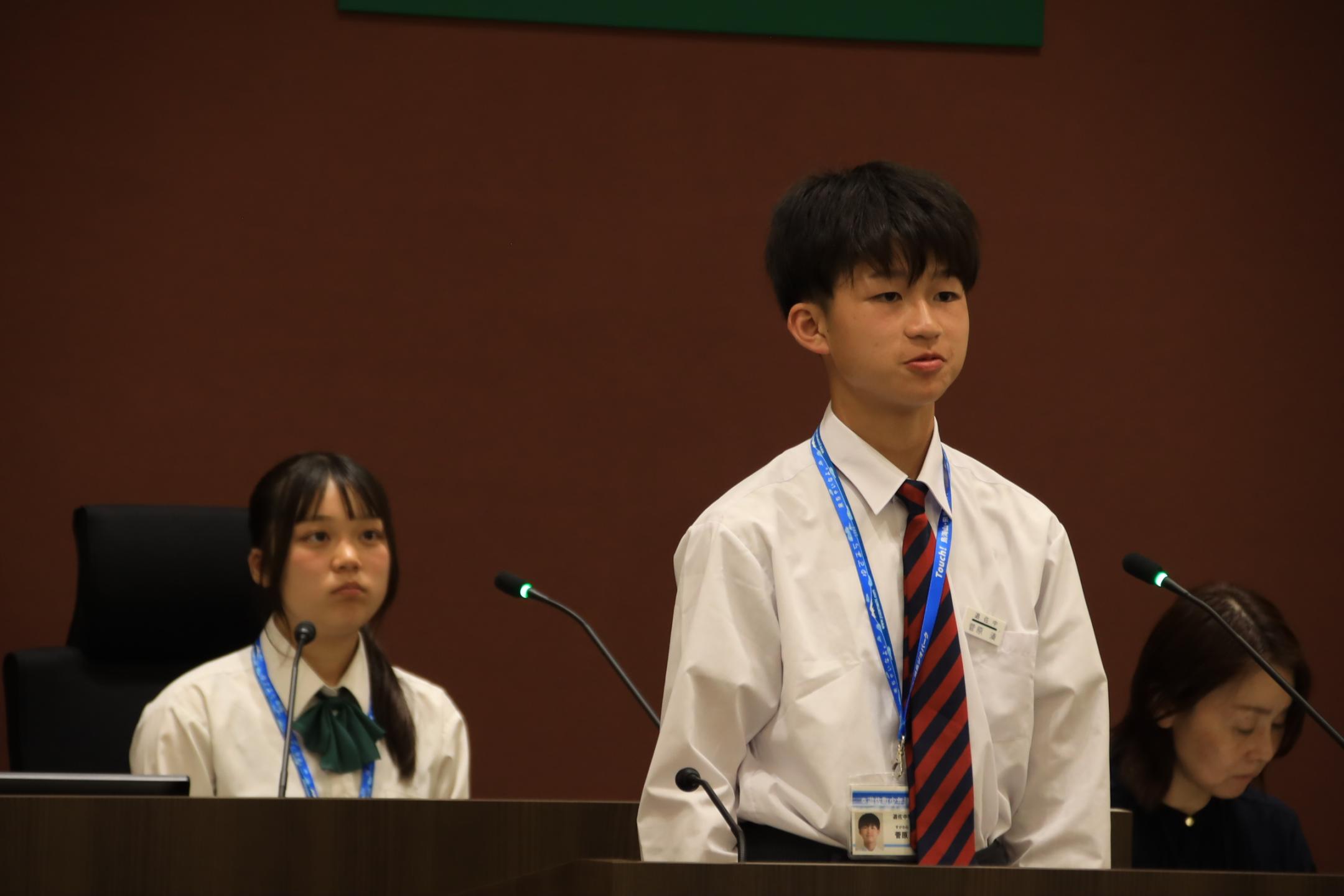 所信表明の様子
