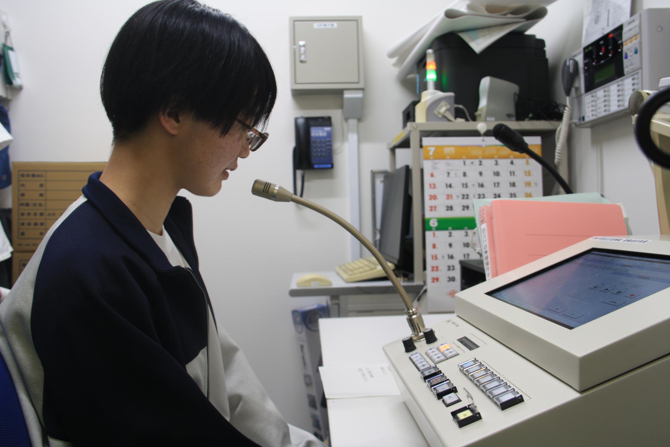選挙啓発放送録音の様子2