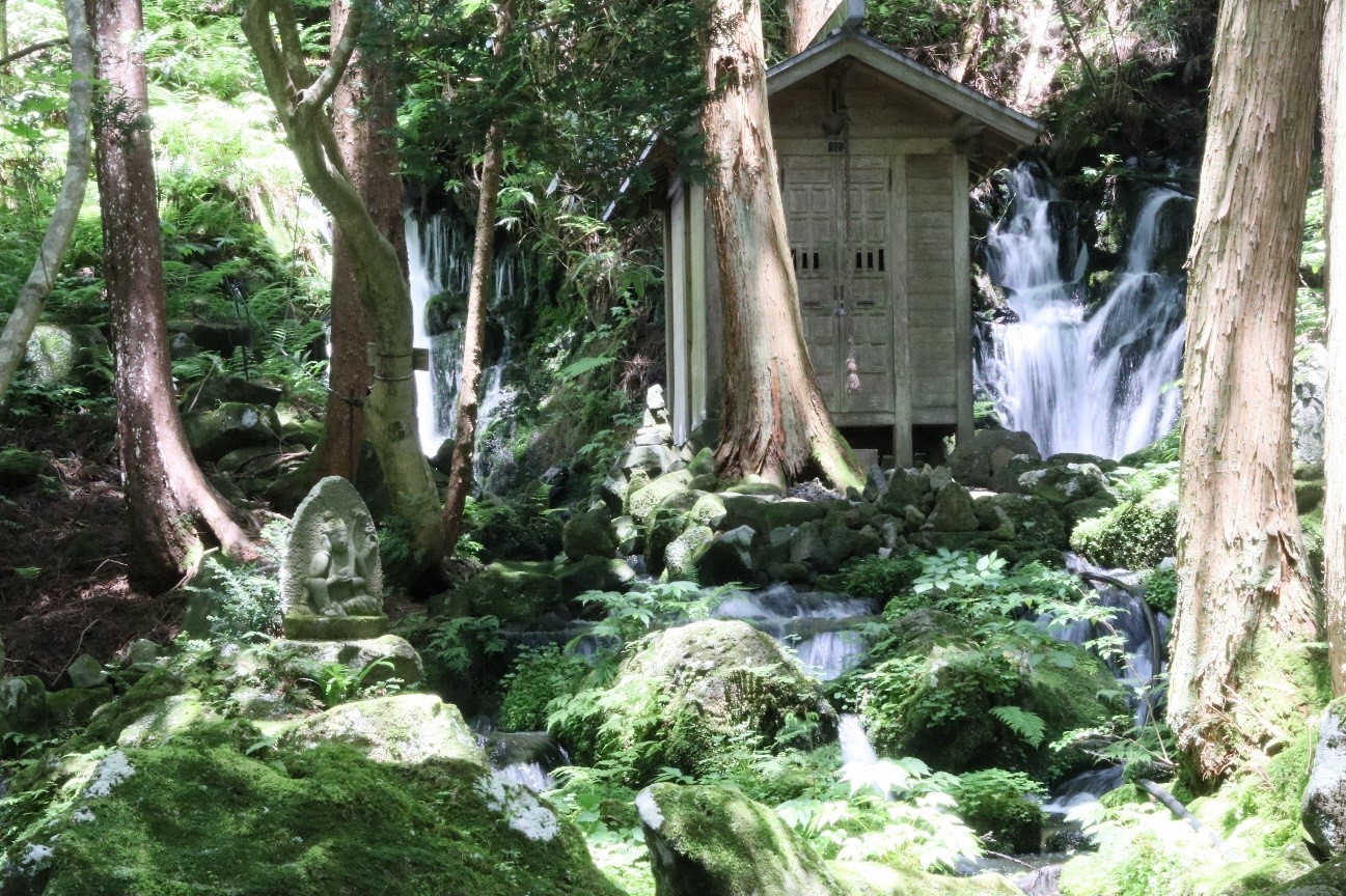 【湧水マップJ】胴腹滝（どうはらのたき）